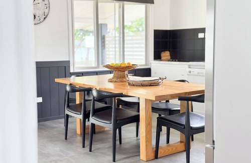 Kurrimine Beach House | Salty Lodge -Absolute Beach Front
