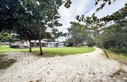 Kurrimine Beach House | Salty Lodge -Absolute Beach Front