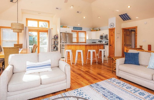 Monteray Shores House | Salty Paws. Pet Friendly. Minutes to Beach. Horizon Ocean Views.