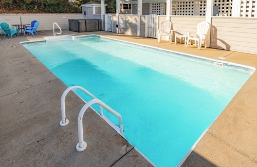Monteray Shores House | Salty Paws. Pet Friendly. Minutes to Beach. Horizon Ocean Views.