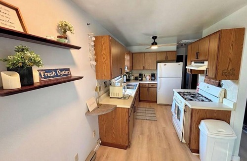 Chincoteague House | Salty Sunset Cottage - Single Family Home- Bikes and Beach Gear-Close to town