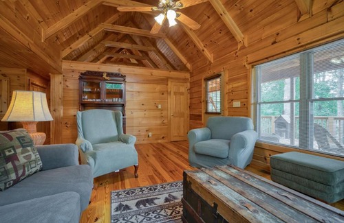 Lynn House | Saluda Cabin Home Amazing Mountain Views Pets Ok