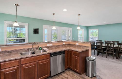 Leesville House | Saluda Shores Sleeps 11