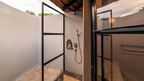 Karuma Cabin | Sambiya River Lodge