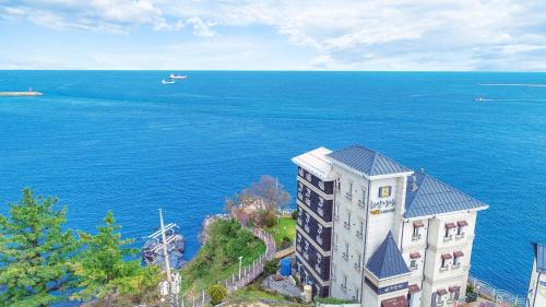 Samcheok House | Samcheok white romantic pension