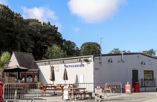 Bont Newydd House | SAMPHIRE, with pool in Caernarfon
