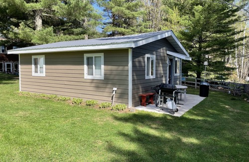 Sarona Cabin | Sam’sPlace Cabin 3 on Long Lake, near shoreline. Own dock available.