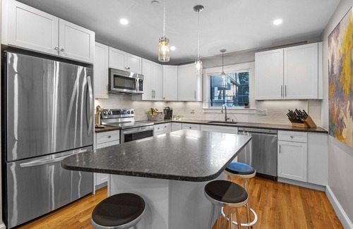 Marblehead Condo | Samuel Tucker House - Downtown Luxury 2 Bedroom Condo