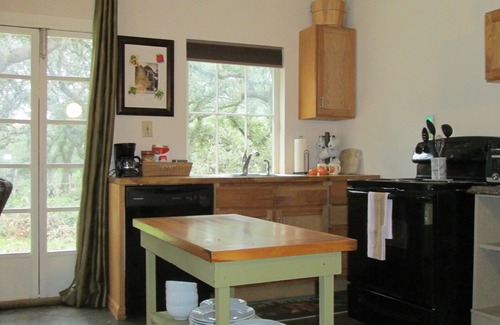 Helotes Cottage | San Antonio Carriage House: Hill country view, horses and live music