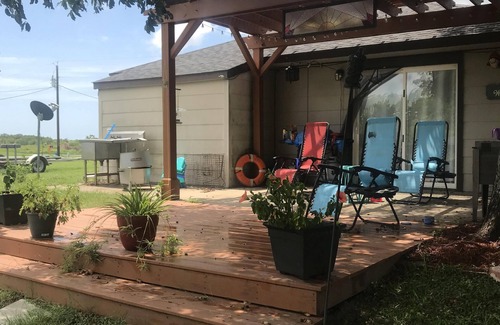Brazoria House | San Bernard Canal Cottage