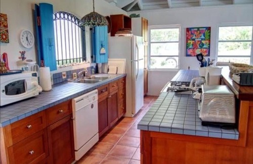 Fish Bay Villa | San Costanzo 2 br/ba Delightful breezes, Caribbean views, hot tub and generator!