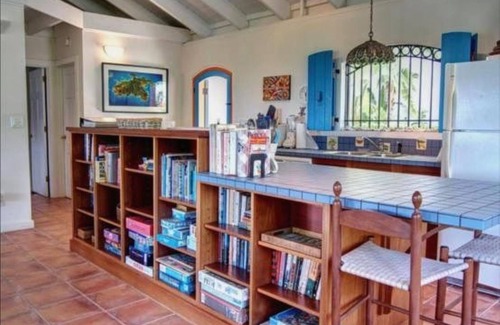 Fish Bay Villa | San Costanzo 2 br/ba Delightful breezes, Caribbean views, hot tub and generator!