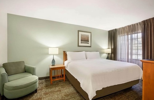 Carmel Mountain Ranch Hotel | San Diego Escape: Suites with Pool, Breakfast, Parking & Close to Attractions!