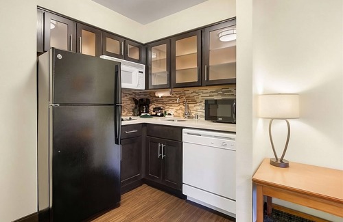 Carmel Mountain Ranch Hotel | San Diego Escape: Suites with Pool, Breakfast, Parking & Close to Attractions!