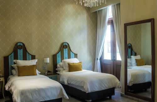 El Chorrillo Hotel | San Felipe Junior Suite: Historia, Encanto y Comodidad