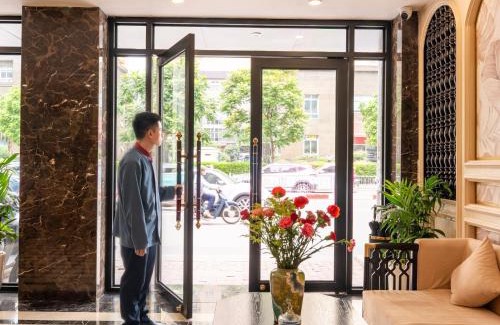 Trung Hoa Nhan Chinh Hotel | San Hotel & Spa