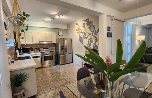 Gobernador Pinero House | San Juan Charm: Forest Edge Retreat, City Access & Gated Privacy Close to Beach.