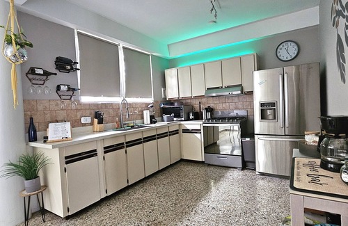 Gobernador Pinero House | San Juan Charm: Forest Edge Retreat, City Access & Gated Privacy Close to Beach.