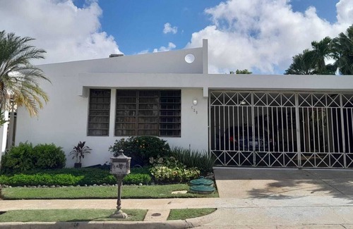 Monacillo House | San Juan, Villa, POOL, outdoor kitchen/BBQ & 15 mins from the airport & beaches