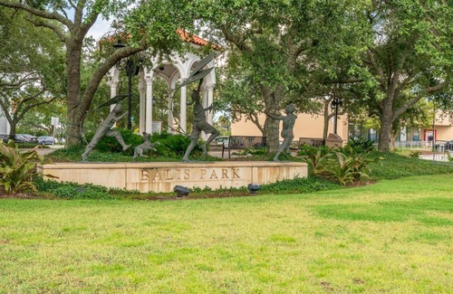 Southbank Condo | San Marco River Front Executive suite