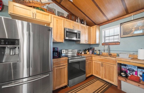 Martindale House | San Marcos Get Away! Waterfront with Gameroom and Pickleball court!