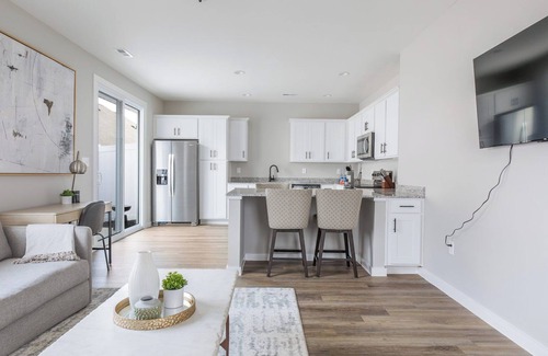 Madison Apartment | Sanctuary 1BD 3 - One Bedroom Apartment, Sleeps 2