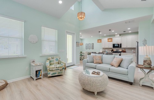 Thomas Drive House | Sand Dollar Serenade - Long Term Home Rental