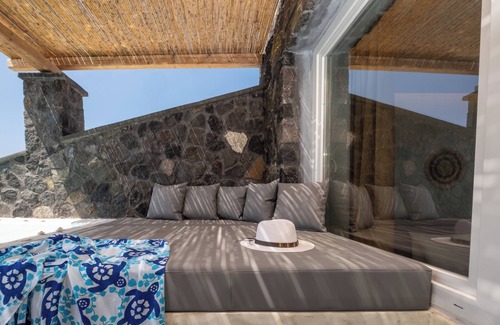 Perivolos House | Sand Gem - Beach Apartments