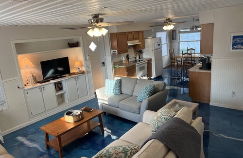 Yaupon Beach Cottage | SAND SHACK- Steps away from the Sand
