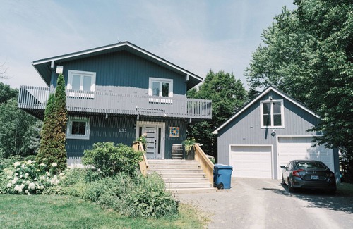Picton House | Sandbanks Escape (5 min drive) on Sheba’s Island | Pet-Friendly Cottage