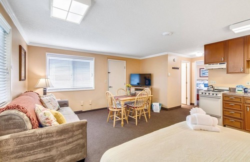 Downtown Cannon Beach House | Sandcastle Inn #605 - Beachcomber Vacation Homes