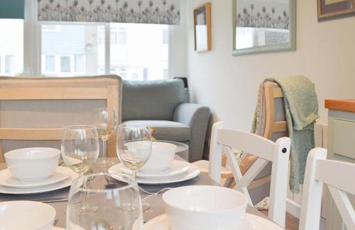 Pembroke House | Sanderling - Uk32837