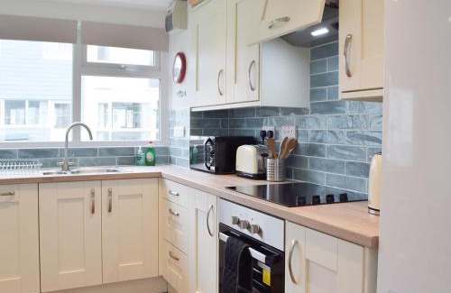 Pembroke House | Sanderling - Uk32837
