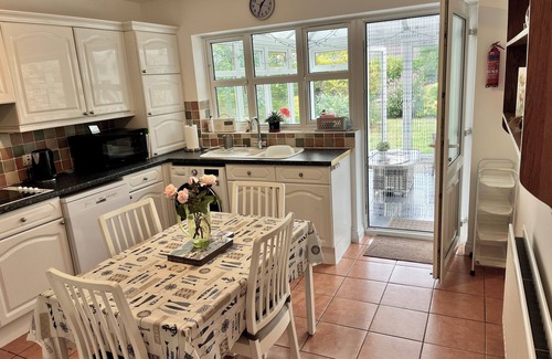 Mablethorpe and Sutton House | Sandpiper Cottage, Trusthorpe, a 5* holiday home next to dog-friendly beaches