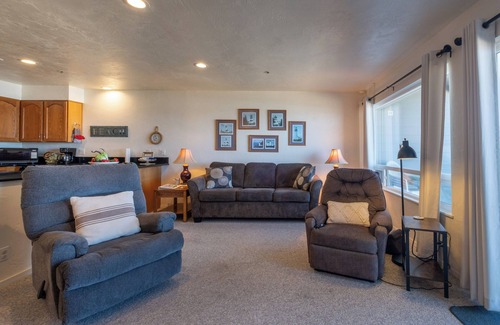 Newport Condo | Sands Lookout at Nye Beach - Beach front,Easy access condo with great ocean view
