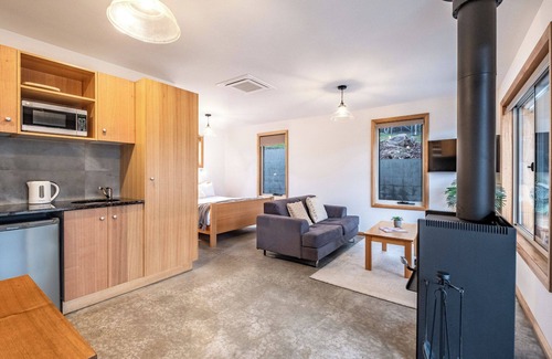 Coles Bay Apartment | Sandstone (FS8) - Freycinet Holiday Houses