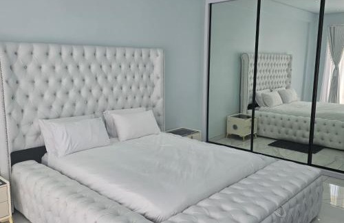 Greater Johannesburg Metropolitan Area Apartment | Sandton Atherstone Luxury