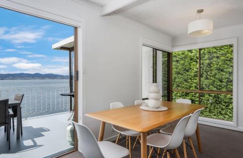 Sandy Bay Apartment | Sandy Bay Waterfront