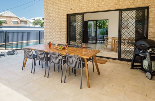 Warana House | Sandy Feet Retreat in Warana