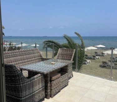 Larnaca Apartment | Sandy Kisses