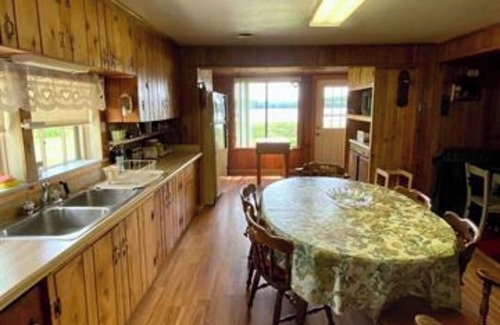 Toivola Cabin | Sandy Lake Retreat Charming 2-bedroom cabin with WiFi, AC steps from the lake!