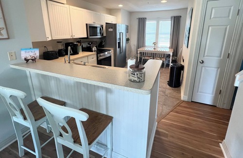 Bermuda Bay House | Sandy Paws Townhouse, Private Mini Water Park, Dog Friendly!