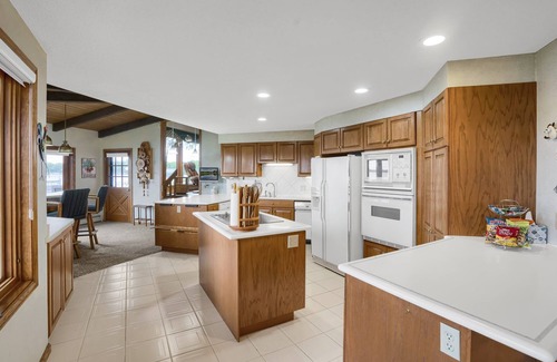 Mound House | Sandy Shore Beach House: Lake Minnetonka