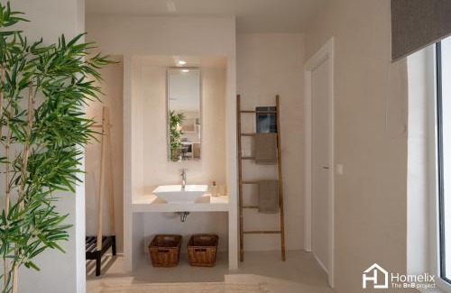 Chalcis House | Sandy Suite - seafront & luxury