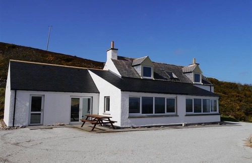 Sangomore Cottage | Sangobeag - a cottage that sleeps 6 guests in 3 bedrooms