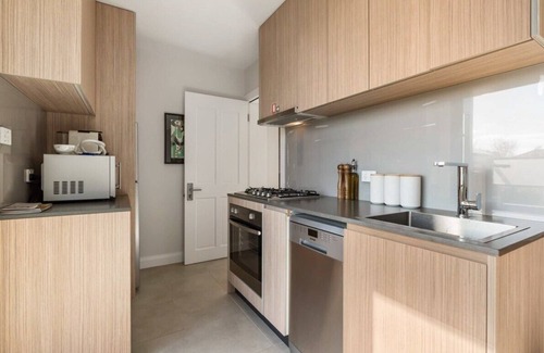 Orange House | Sanlor Suite 2 | Luxury, Comfort & Style