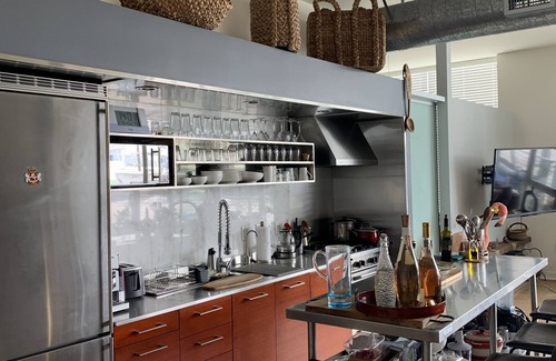 North of Wilshire Condo | Santa Monica 2 bedroom 1 bath Apartment