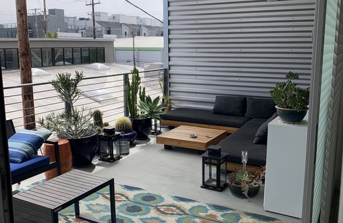 North of Wilshire Condo | Santa Monica 2 bedroom 1 bath Apartment