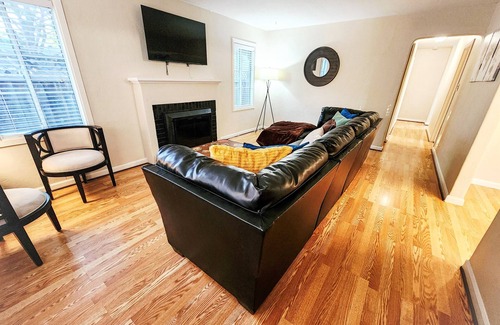 The Villas House | Santana Row 3BR Stay – Heart of Silicon Valley