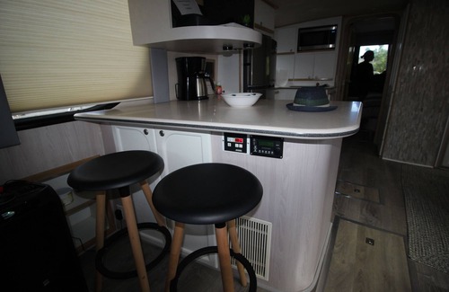 Cabes Point Boat Rental | Sapphire Beach Houseboat Sleeps 6